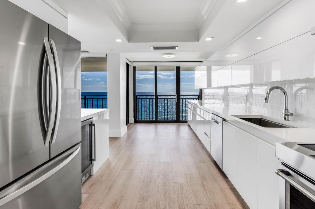 Image 9 of property listing at 1800 S Ocean Boulevard 7c, Boca Raton, FL 33432