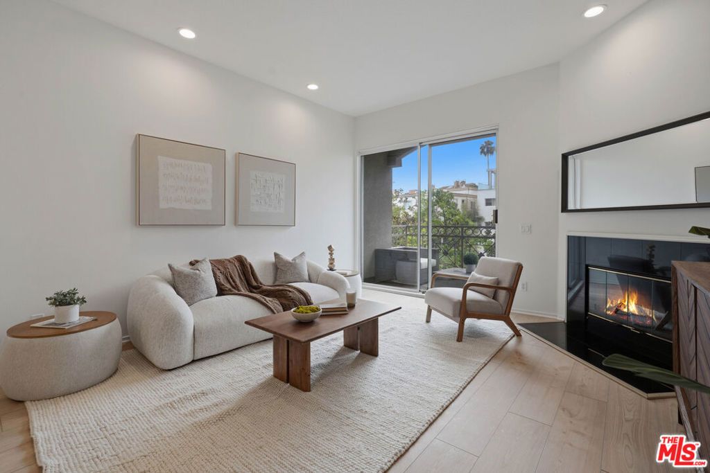 1820 S Beverly Glen Boulevard 208, Los Angeles, CA 90025 — photo 2