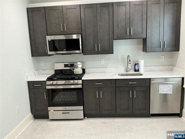 176 Weequahic Avenue 1, Newark, NJ 07112