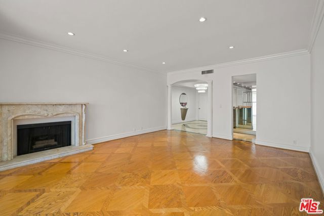 1210 N Kings Road 203, West Hollywood, CA 90069