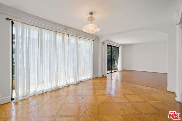 1210 N Kings Road 203, West Hollywood, CA 90069