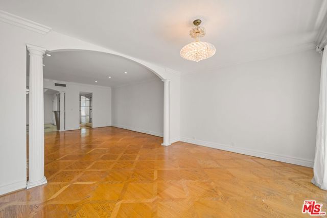 1210 N Kings Road 203, West Hollywood, CA 90069