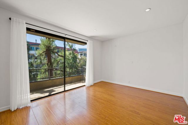 1210 N Kings Road 203, West Hollywood, CA 90069