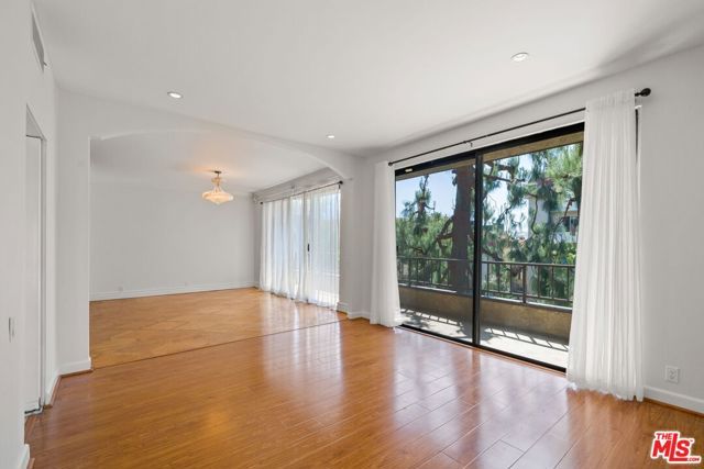 1210 N Kings Road 203, West Hollywood, CA 90069