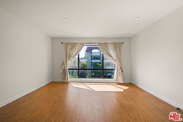 1210 N Kings Road 203, West Hollywood, CA 90069