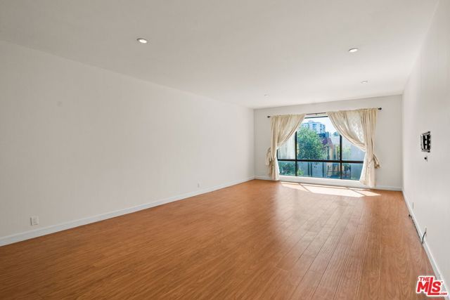1210 N Kings Road 203, West Hollywood, CA 90069