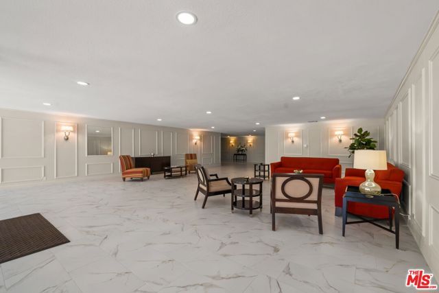 1210 N Kings Road 203, West Hollywood, CA 90069