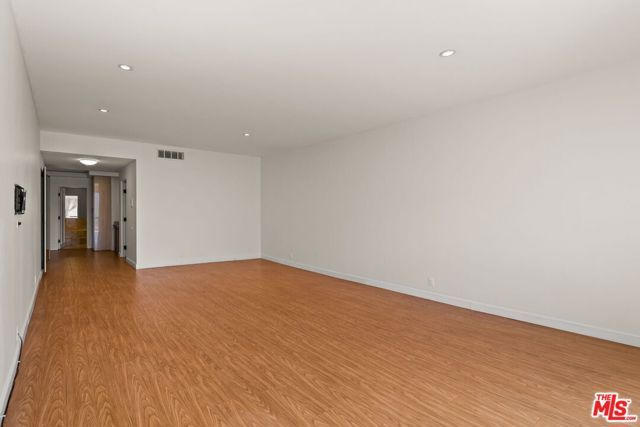 1210 N Kings Road 203, West Hollywood, CA 90069