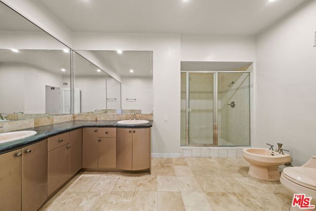 1210 N Kings Road 203, West Hollywood, CA 90069