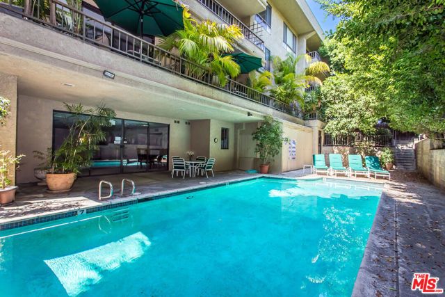 1210 N Kings Road 203, West Hollywood, CA 90069