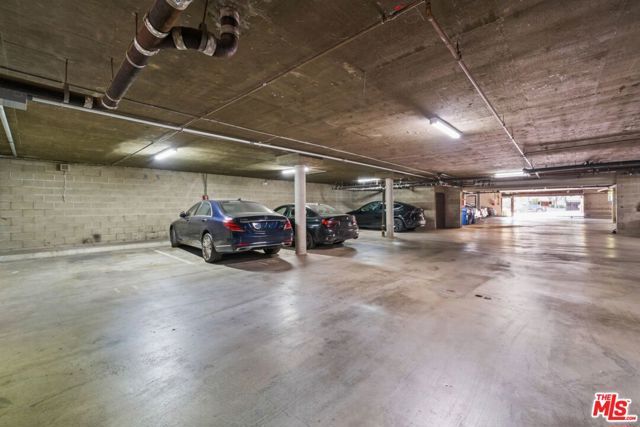 1210 N Kings Road 203, West Hollywood, CA 90069
