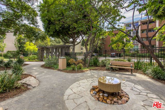 1210 N Kings Road 203, West Hollywood, CA 90069