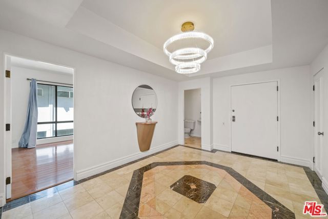 1210 N Kings Road 203, West Hollywood, CA 90069
