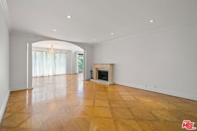 1210 N Kings Road 203, West Hollywood, CA 90069