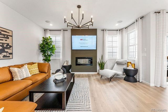 3285 N Coolidge Way, Aurora, CO 80019