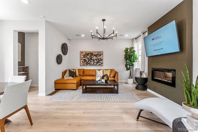 3285 N Coolidge Way, Aurora, CO 80019