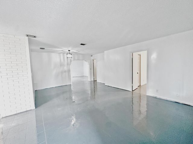 207 Huron Place, West Palm Beach, FL 33409