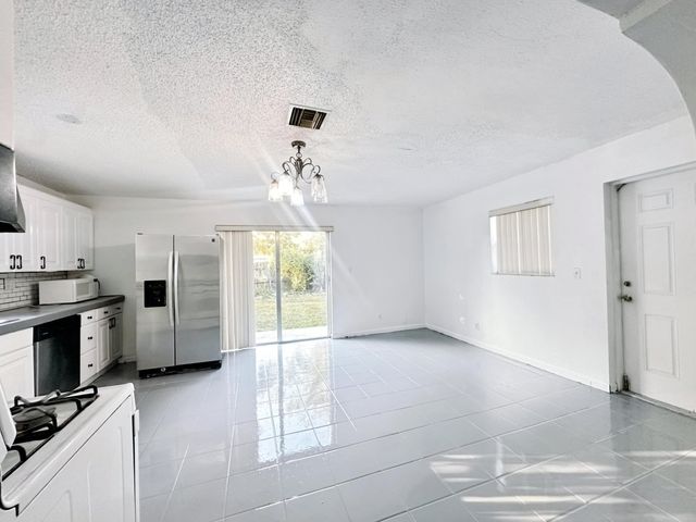 207 Huron Place, West Palm Beach, FL 33409