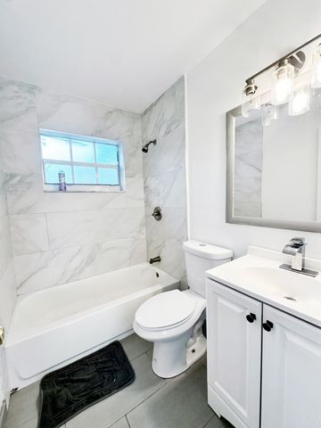 207 Huron Place, West Palm Beach, FL 33409