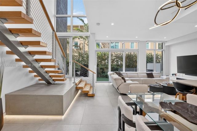 606 NE 8th Ave, Fort Lauderdale, FL 33304