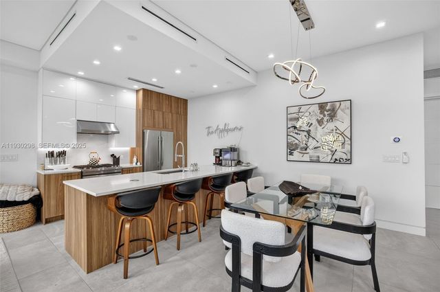 606 NE 8th Ave, Fort Lauderdale, FL 33304