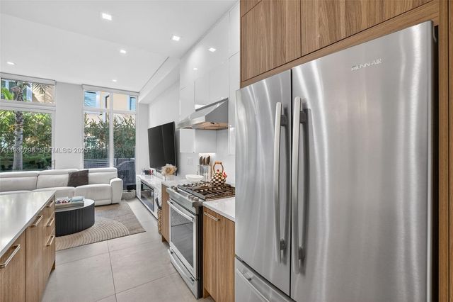 606 NE 8th Ave, Fort Lauderdale, FL 33304