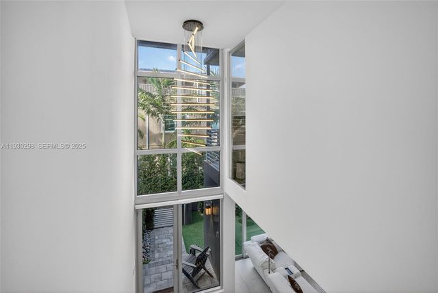 606 NE 8th Ave, Fort Lauderdale, FL 33304