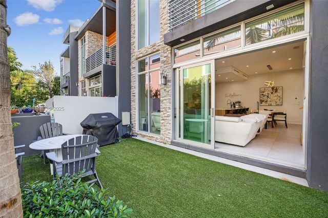 606 NE 8th Ave, Fort Lauderdale, FL 33304