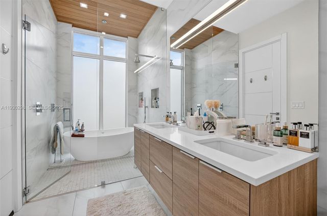 606 NE 8th Ave, Fort Lauderdale, FL 33304