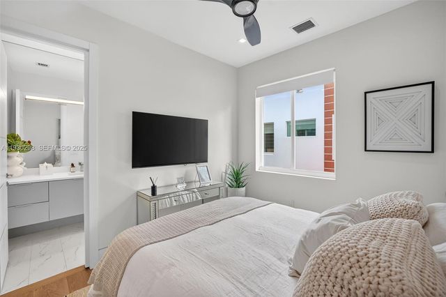 606 NE 8th Ave, Fort Lauderdale, FL 33304