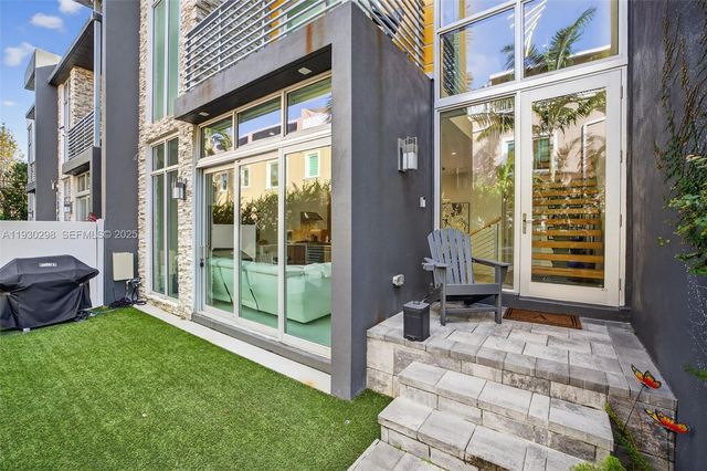 606 NE 8th Ave, Fort Lauderdale, FL 33304