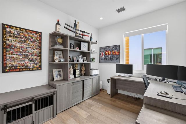 606 NE 8th Ave, Fort Lauderdale, FL 33304