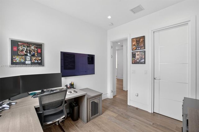 606 NE 8th Ave, Fort Lauderdale, FL 33304