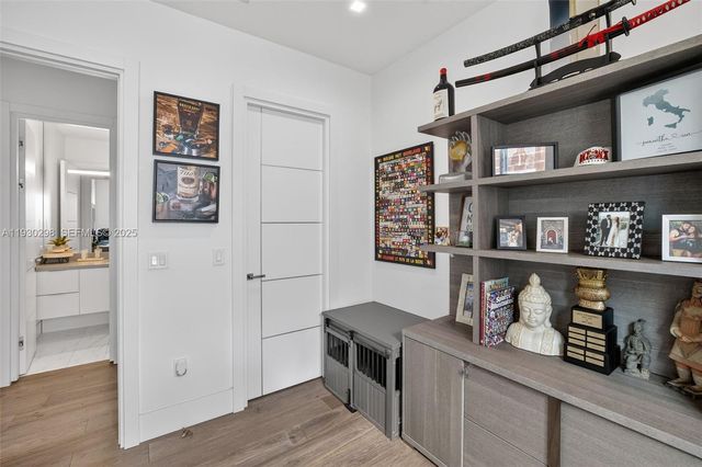 606 NE 8th Ave, Fort Lauderdale, FL 33304