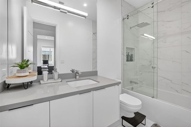 606 NE 8th Ave, Fort Lauderdale, FL 33304