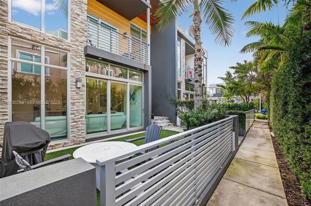 606 NE 8th Ave, Fort Lauderdale, FL 33304