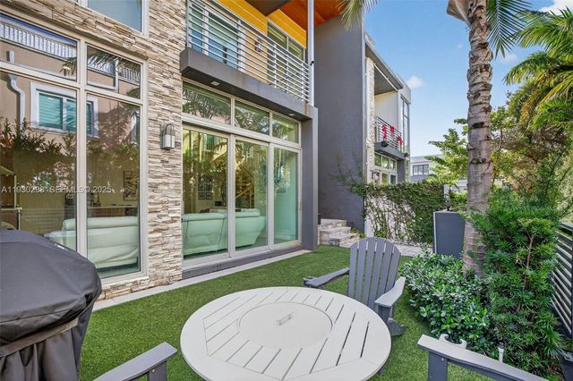 606 NE 8th Ave, Fort Lauderdale, FL 33304