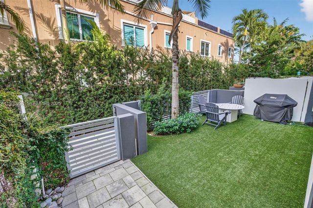 606 NE 8th Ave, Fort Lauderdale, FL 33304