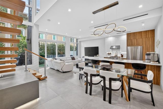 606 NE 8th Ave, Fort Lauderdale, FL 33304