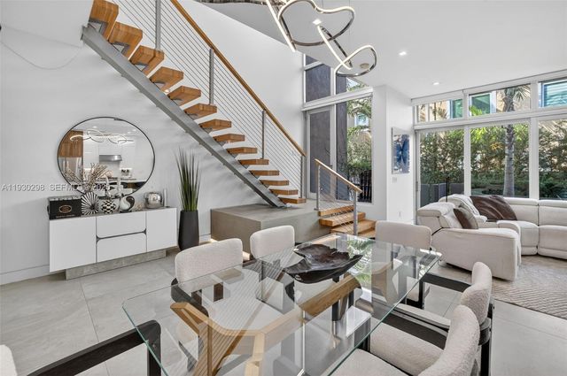 606 NE 8th Ave, Fort Lauderdale, FL 33304