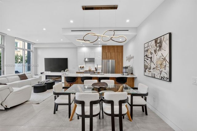 606 NE 8th Ave, Fort Lauderdale, FL 33304