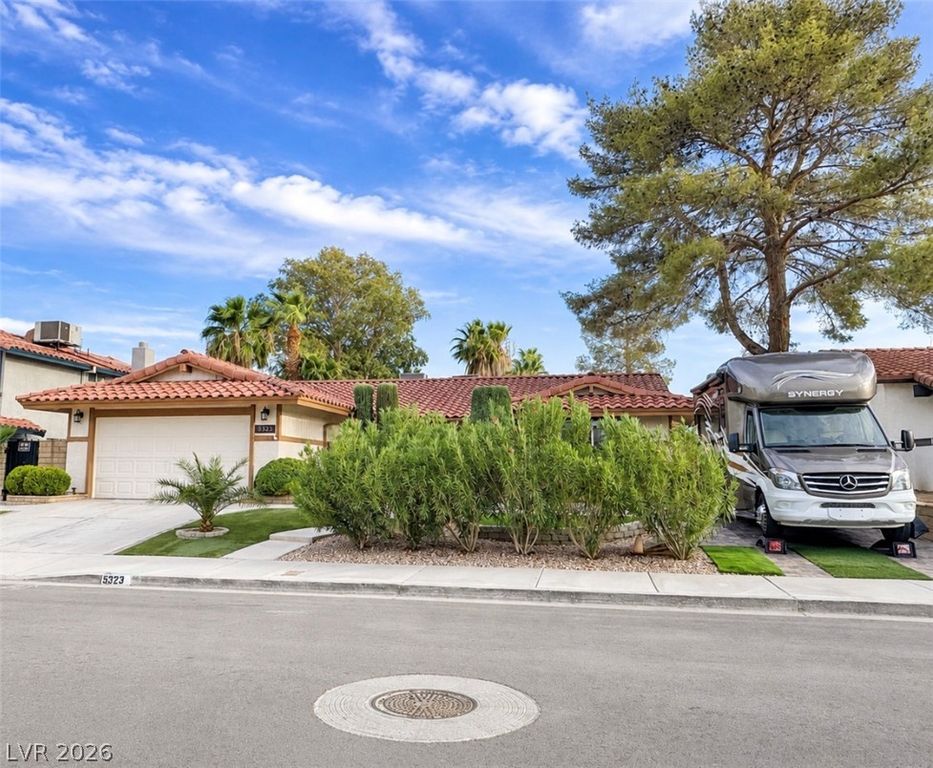 5323 Holbrook Drive, Las Vegas, NV 89103 — photo 3
