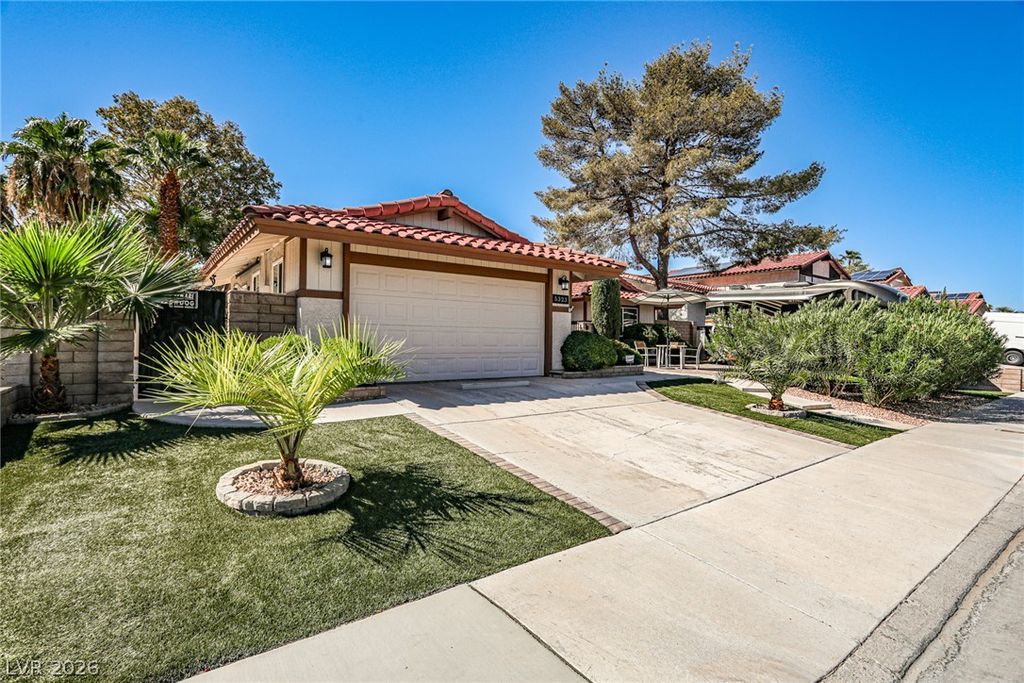 5323 Holbrook Drive, Las Vegas, NV 89103 — photo 4