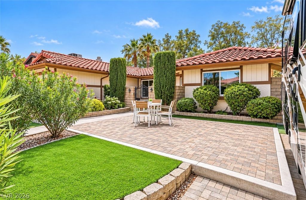 5323 Holbrook Drive, Las Vegas, NV 89103 — photo 5
