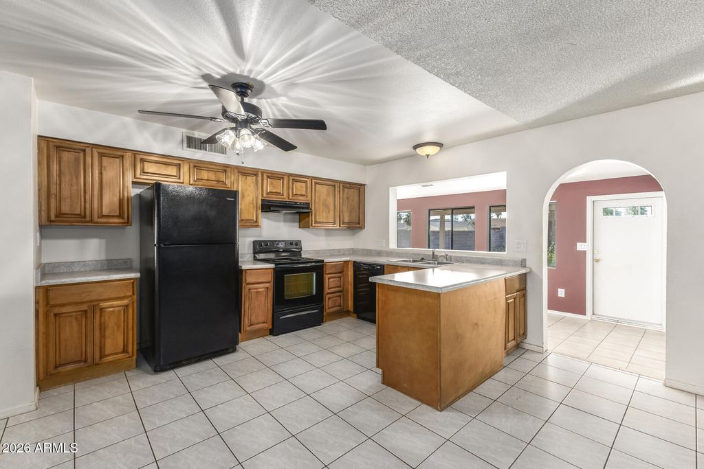 Image 11 of property listing at 577 W MAGDALENA Drive, Tempe, AZ 85283