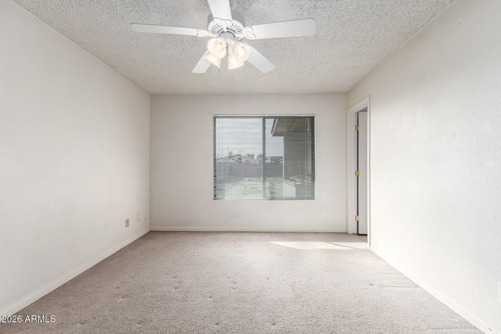 Image 15 of property listing at 577 W MAGDALENA Drive, Tempe, AZ 85283