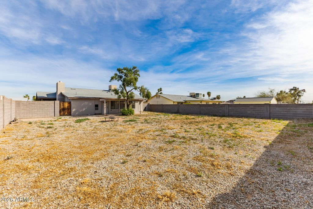 Image 28 of property listing at 577 W MAGDALENA Drive, Tempe, AZ 85283