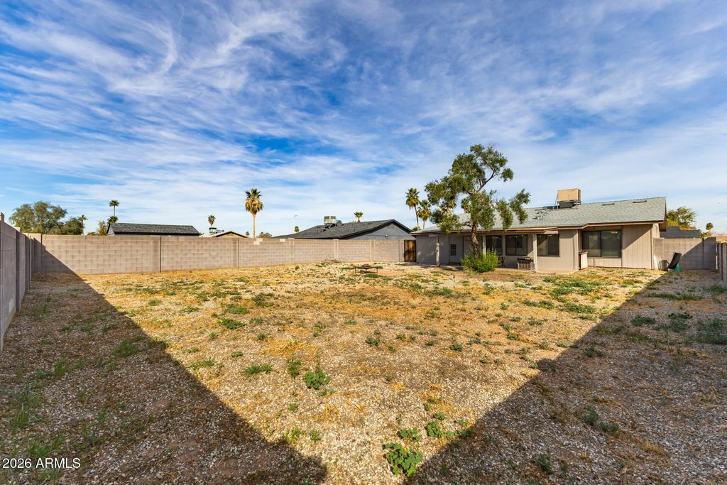 Image 29 of property listing at 577 W MAGDALENA Drive, Tempe, AZ 85283