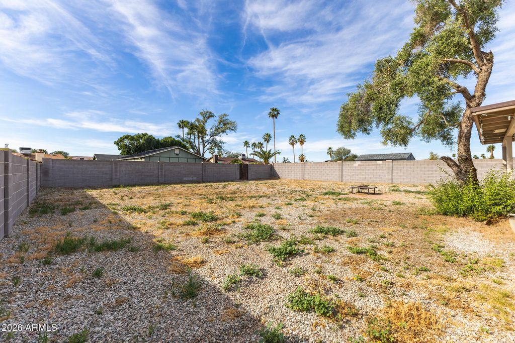 Image 30 of property listing at 577 W MAGDALENA Drive, Tempe, AZ 85283