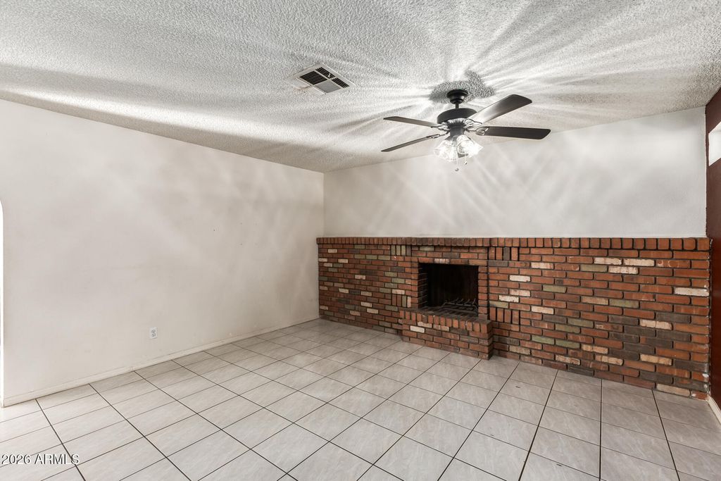 Image 6 of property listing at 577 W MAGDALENA Drive, Tempe, AZ 85283